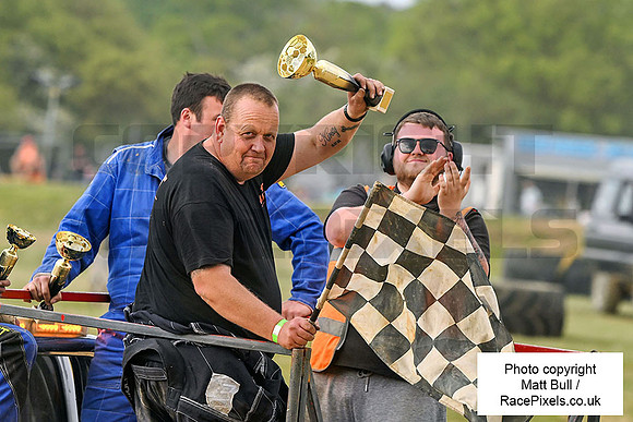 270425-779